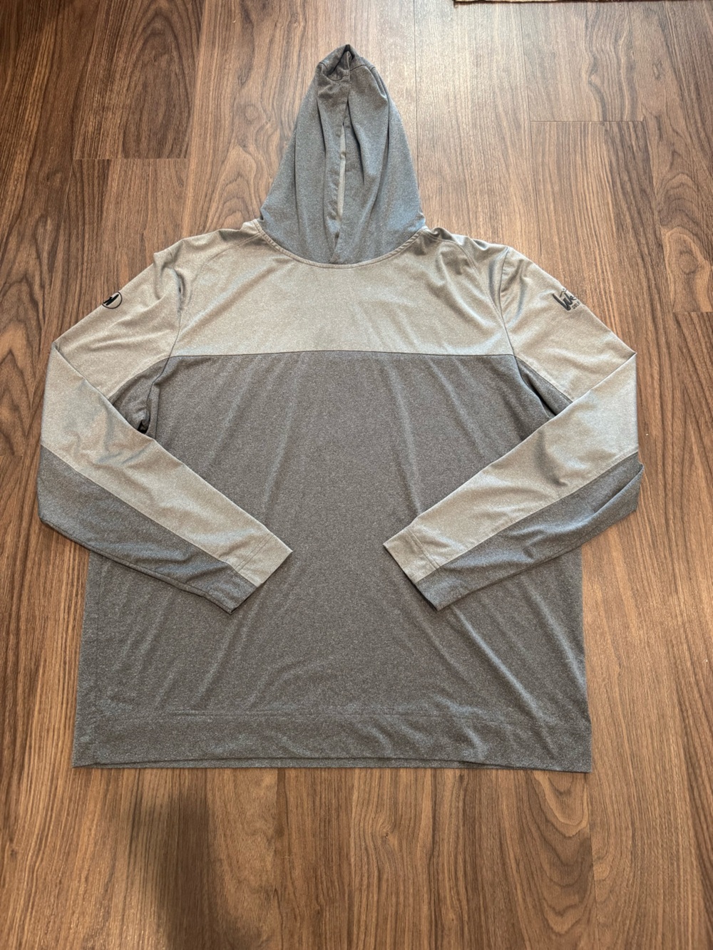 johnnie-O Two-Tone Gray Long-Sleeve Performance Tee WeKo Pa